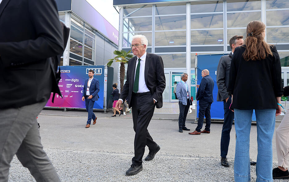 Baden-Württembergs Ministerpräsident Winfried Kretschmann besucht die Tech in Heilbronn.