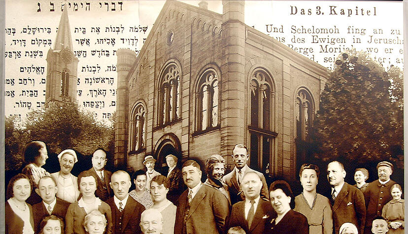Die ehemalige Synagoge in Eppingen als Collage mit Mitgliedern der jüdischen Gemeinde, die in der NS-Zeit aufgelöst wurde.