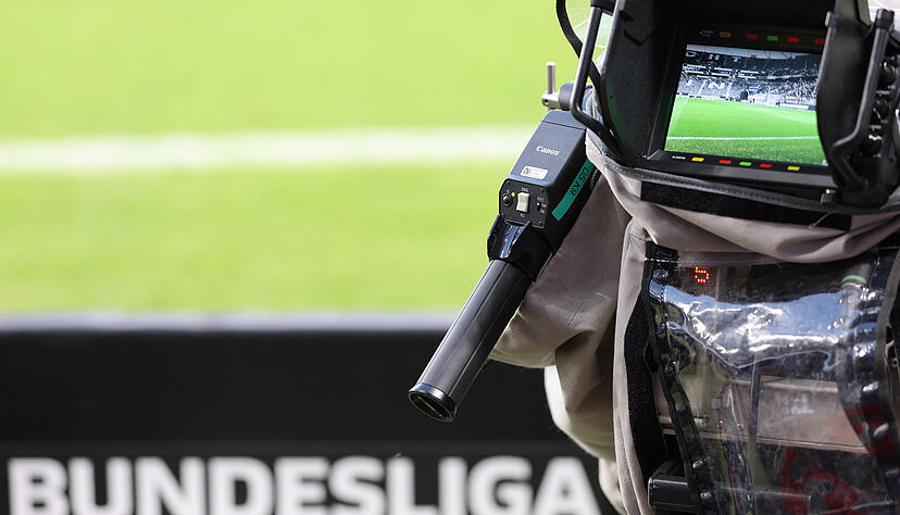 Bayer Leverkusen gegen den VfB Stuttgart wird live im TV und Stream gezeigt. Das Spiel findet am Feiertag Allerheiligen statt.
