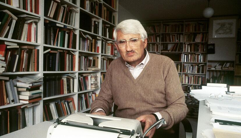 J&uuml;rgen Habermas 1981 in seinem Haus in Starnberg. (Archivbild)