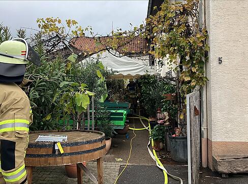 Die Feuerwehr war mit mehr als 20 Kräften in Lehrensteinsfeld vor Ort. Die Feuerwehr war mit mehr als 20 Kräften in Lehrensteinsfeld vor Ort.