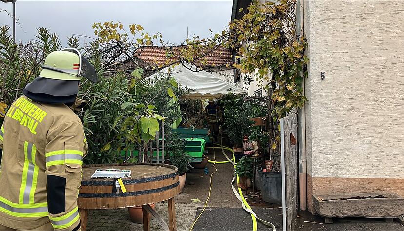 Die Feuerwehr war mit mehr als 20 Kräften in Lehrensteinsfeld vor Ort. Die Feuerwehr war mit mehr als 20 Kräften in Lehrensteinsfeld vor Ort.