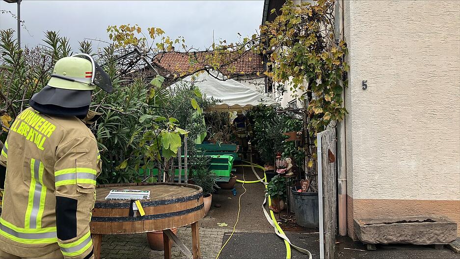 Die Feuerwehr war mit mehr als 20 Kräften in Lehrensteinsfeld vor Ort. Die Feuerwehr war mit mehr als 20 Kräften in Lehrensteinsfeld vor Ort.