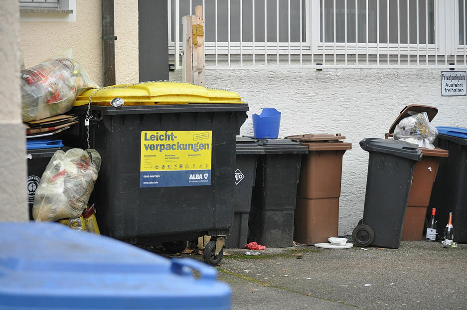In der Heilbronner Innenstadt kommt es vermehrt zu überquellenden Müllcontainern.