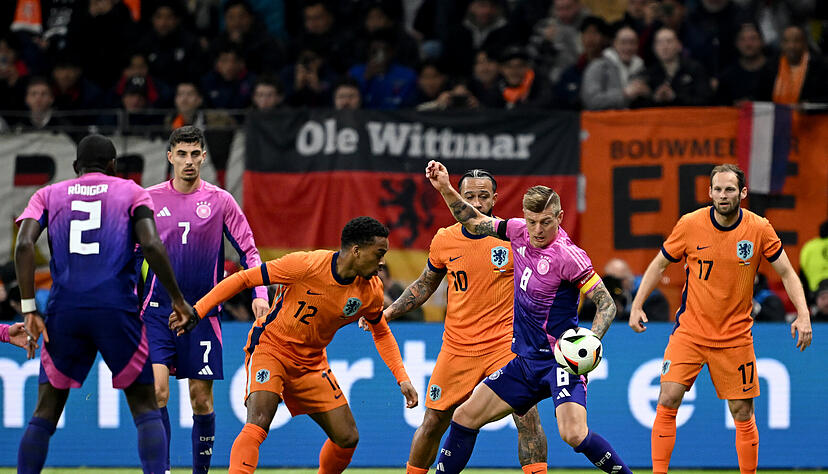 Gegen die Niederlande spielte die DFB-Elf in pink-lila, den Auswärtstrikots.