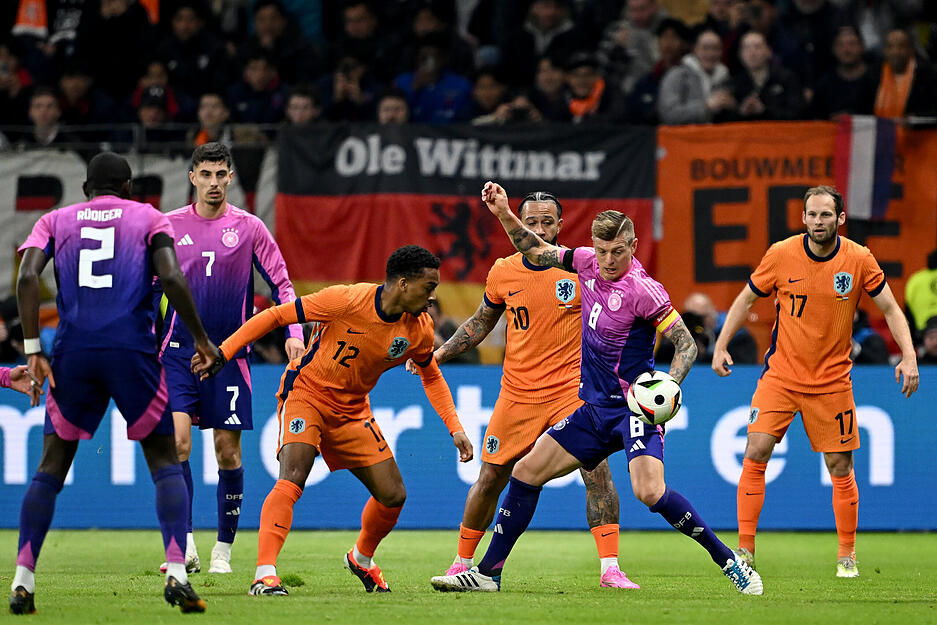 Gegen die Niederlande spielte die DFB-Elf in pink-lila, den Auswärtstrikots.