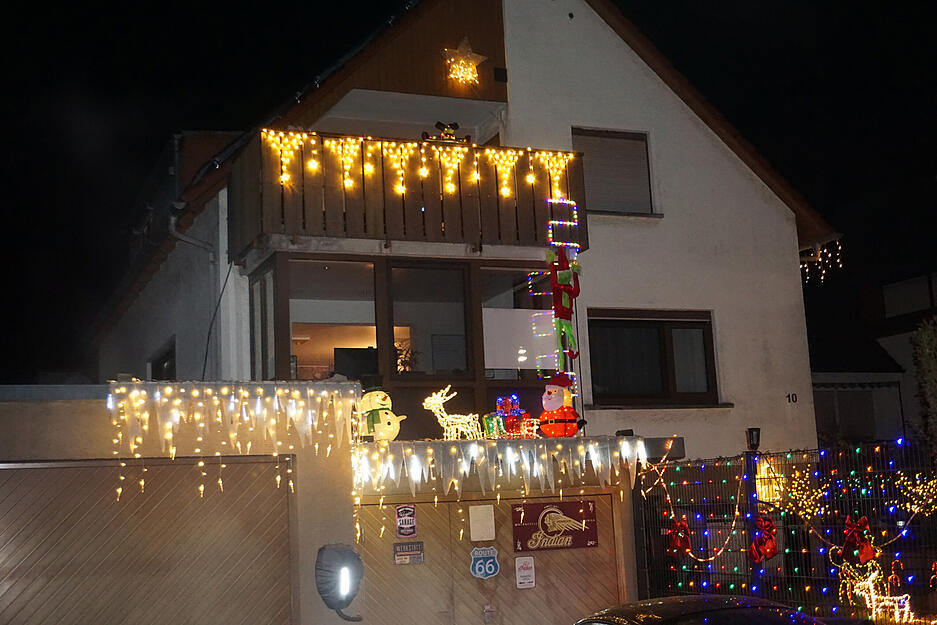 In Ellhofen fällte ein Haus in der Sülzbacher Straße durch seine außergewöhnliche Dekoration auf. In Ellhofen fällte ein Haus in der Sülzbacher Straße durch seine außergewöhnliche Dekoration auf.