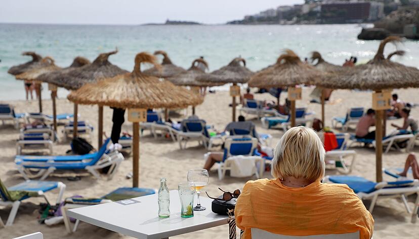 Gut gerüstet: Mit mehreren Karten und etwas Bargeld sind Urlauber flexibel und sicher unterwegs. Gut gerüstet: Mit mehreren Karten und etwas Bargeld sind Urlauber flexibel und sicher unterwegs.