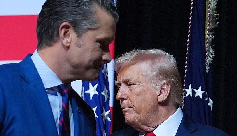 Pentagon-Chef Hegseth (l) ordnete den Berichten zufolge an, «alle zu töten». (Archivbild) Pentagon-Chef Hegseth (l) ordnete den Berichten zufolge an, «alle zu töten». (Archivbild)