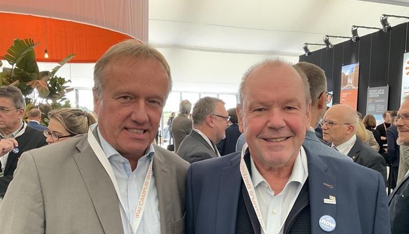 Andreas Mayer (links), Sprecher des Bezirksbeirats von Neckargartach, und Herbert Burkhardt, Vorsitzender des Ortskartells, sind ebenfalls beim Ipai-Spatenstich vor Ort. Andreas Mayer (links), Sprecher des Bezirksbeirats von Neckargartach, und Herbert Burkhardt, Vorsitzender des Ortskartells, sind ebenfalls beim Ipai-Spatenstich vor Ort.