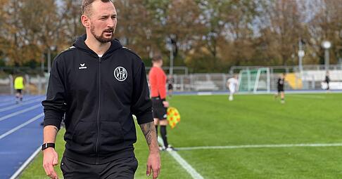 Trainer Manuel Fischer ist nicht erfreut über das, was sein VfR Heilbronn zu Hause gegen den FSV Waiblingen gezeigt hat.