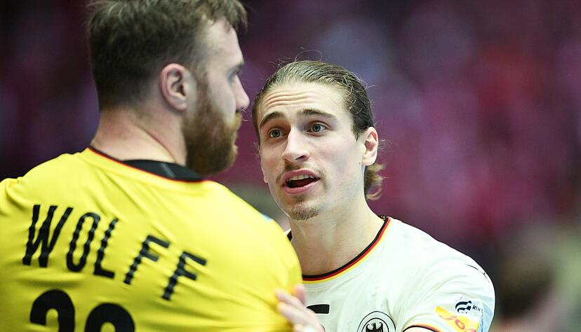 Diskussionsbedarf zwischen Andreas Wolff und Juri Knorr.