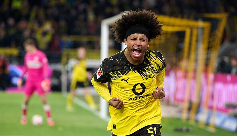 Karim Adeyemi explodierte nach seinem Tor zum 3:2 Karim Adeyemi explodierte nach seinem Tor zum 3:2