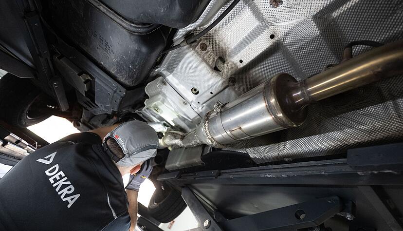 Viele Menschen kenne Dekra von der Hauptuntersuchung - der Konzern ist aber breiter aufgestellt. (Archivbild)