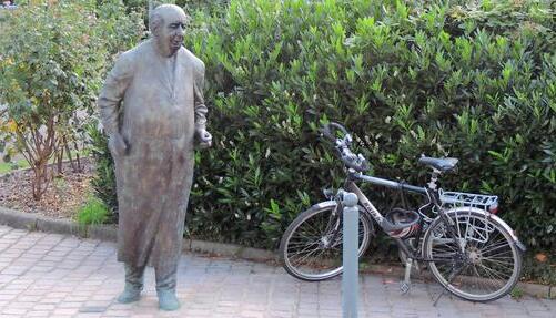 Heuss ist in der Stadt &uuml;berall pr&auml;sent, wie hier vor dem Museum. Die Statue wurde Ende Januar 2009 durch den damaligen Bundespr&auml;sident Horst K&ouml;hler und Ministerpr&auml;sident G&uuml;nther Oettinger, heute EU-Kommissar, enth&uuml;llt.