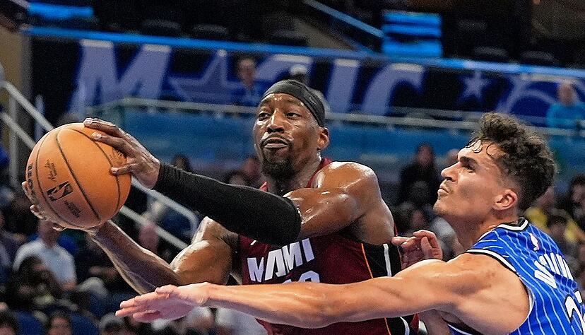 Die Magic um Tristan da Silva (r) feiern einen knappen Sieg. Die Magic um Tristan da Silva (r) feiern einen knappen Sieg.