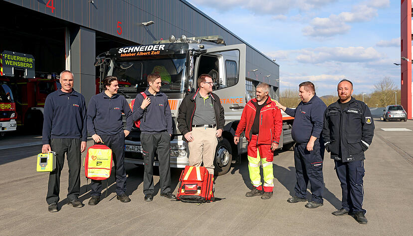 Heinrich Wesemann (in Rot) hatte bei seinem Herzinfarkt in Weinsberg in mehrfacher Hinsicht Gl&uuml;ck. Vor allem haben ihm Akteure der "Region der Lebensretter" geholfen.