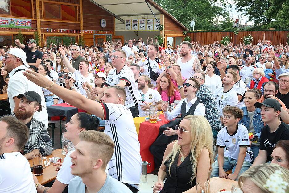 Beim Public Viewing auf dem Heilbronner Volksfest gibt es noch einige zusätzliche Trainer nach Julian Nagelsmann.