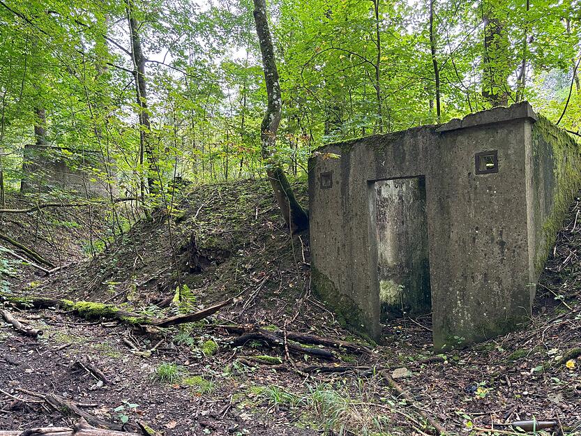 Heute wird nur noch der dahinter liegende Schießstand der Jäger genutzt. Heute wird nur noch der dahinter liegende Schießstand der Jäger genutzt.