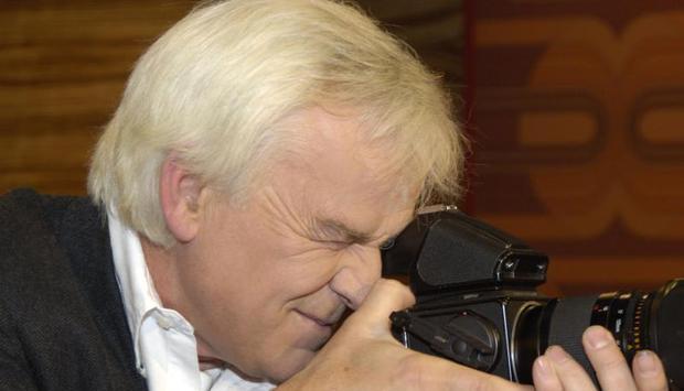 Fotograf Jim Rakete mit seiner allerersten Kamera. Foto: Karlheinz Schindler/Archiv Fotograf Jim Rakete mit seiner allerersten Kamera. Foto: Karlheinz Schindler/Archiv