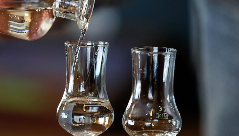 Hochprozentige Destillate wie Obstler benötigen keine zusätzliche Belüftung: Die Aromen sind bereits konzentriert vorhanden. Hochprozentige Destillate wie Obstler benötigen keine zusätzliche Belüftung: Die Aromen sind bereits konzentriert vorhanden.