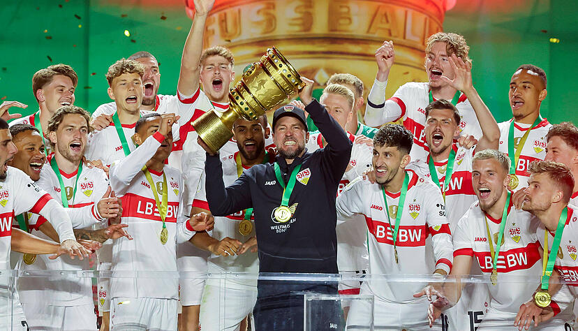 Der VfB Stuttgart ist DFB-Pokalsieger. Auch Trainer Sebastian Hoeneß ist von den Emotionen übermannt.