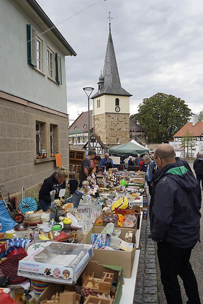 Auf dem Flohmarkt finden sich so manche versteckte Schätze.