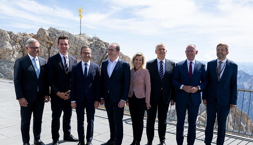 Auf Deutschlands höchstem Gipfel sprachen die Politiker über Migrationsfragen. Auf Deutschlands höchstem Gipfel sprachen die Politiker über Migrationsfragen.