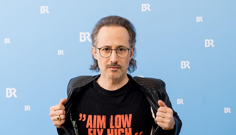 Michael Ostrowski wird durch die neun Live-Shows f&uuml;hren. (Archivbild)