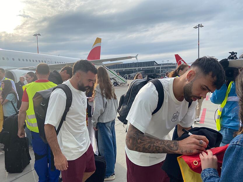 EM-Favorit Spanien landet am Stuttgarter Flughafen