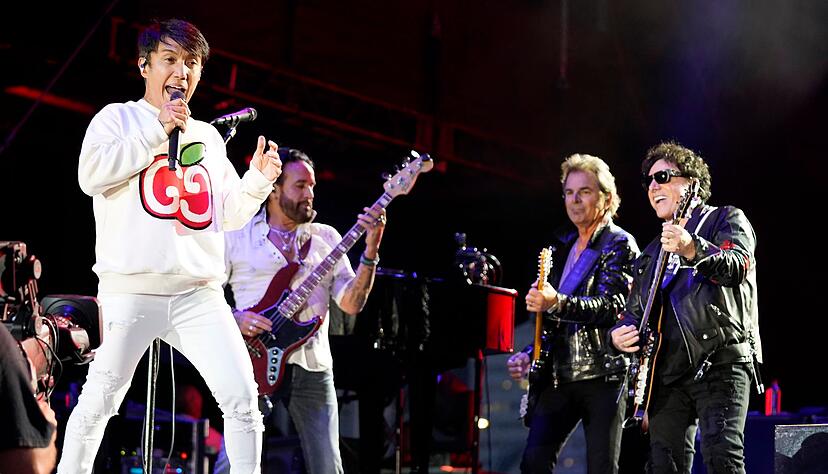 Nach mehr als 50 Jahren kündigt die US-Band Journey eine Abschiedstour an. (Archivbild) Nach mehr als 50 Jahren kündigt die US-Band Journey eine Abschiedstour an. (Archivbild)