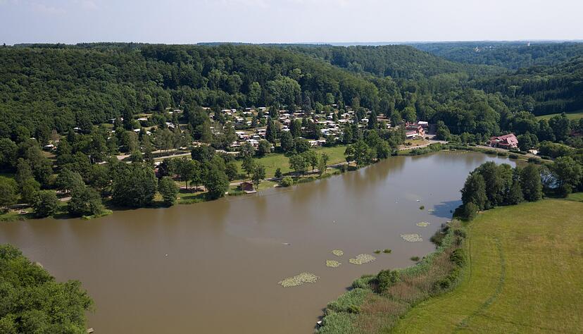 Die Luftaufnahme zeigt den Neumühlsee bei Waldenburg. Foto: Archiv/Maier
