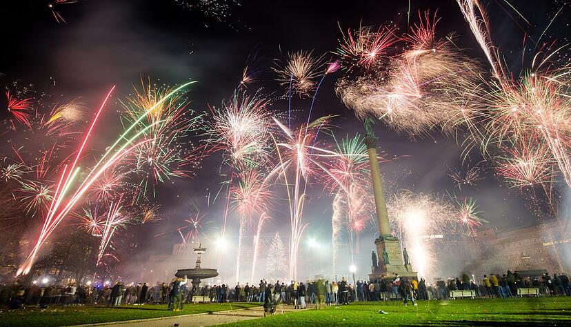 Feuerwerk auf dem Schlossplatz in Stuttgart.