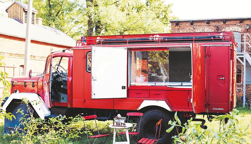 Tatütata, die Pilger sind da: In Bernau-Börnicke nahe Berlin können Pilger in diesem umgebauten Feuerwehr-Oldie schlafen. Tatütata, die Pilger sind da: In Bernau-Börnicke nahe Berlin können Pilger in diesem umgebauten Feuerwehr-Oldie schlafen.