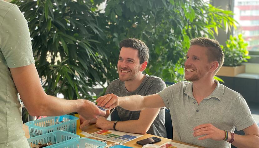 Jonas und Fabian Fluhrer haben ein Spiel entwickelt, das bei Zeltlagern großen Anklang findet. Jetzt wollen die beiden es bei Firmenveranstaltungen einführen.
Foto: privat Jonas und Fabian Fluhrer haben ein Spiel entwickelt, das bei Zeltlagern großen Anklang findet. Jetzt wollen die beiden es bei Firmenveranstaltungen einführen.
Foto: privat