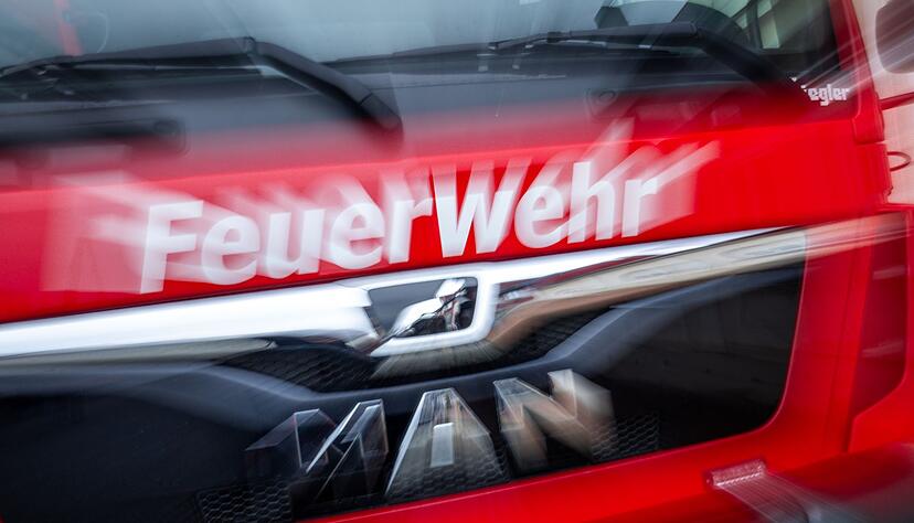 Die Feuerwehr war mit einem Gro&szlig;aufgebot im Einsatz. (Symbolbild)