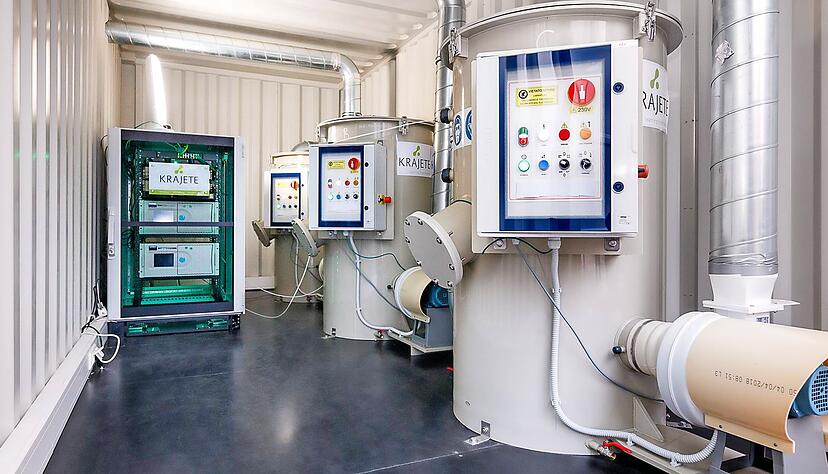 Moderne Technik steht im Innern des Containers, ein Mix aus Messtechnik und Filtern. Die schädlichen Stickoxide in der Luft sollen in einem speziellen Granulat fixiert, die gereinigte Luft wieder zurückgeführt werden.
Foto: Audi Moderne Technik steht im Innern des Containers, ein Mix aus Messtechnik und Filtern. Die schädlichen Stickoxide in der Luft sollen in einem speziellen Granulat fixiert, die gereinigte Luft wieder zurückgeführt werden.
Foto: Audi