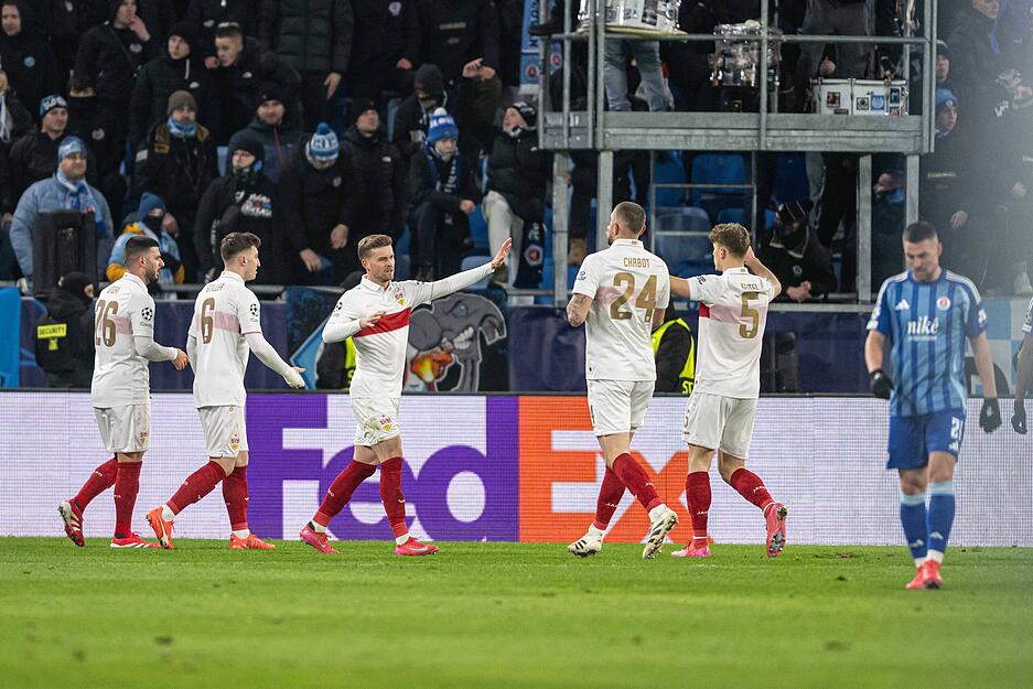 In der ersten Halbzeit legte der VfB Stuttgart den Grundstein durch zwei Leweling-Tore.