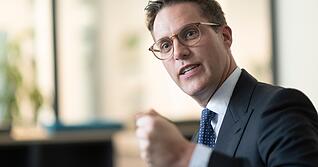 Nach einem erneuten Schulvideo ist CDU-Spitzenkandidat Manuel Hagel erneut in der Kritik.