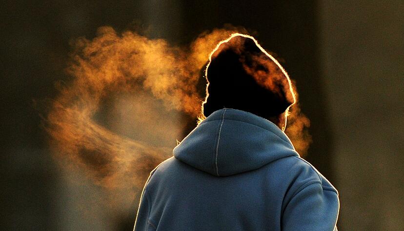 An kalten Tagen können wir unsere eigene Atemluft sehen. An kalten Tagen können wir unsere eigene Atemluft sehen.