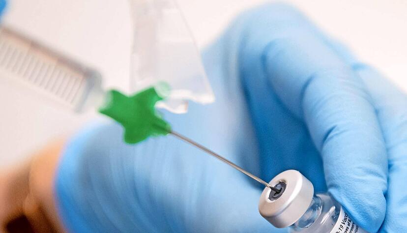 Am 22. Januar soll es losgehen im Kreisimpfzentrum in Horkheim. Bis dahin ist noch einiges zu kl&auml;ren. Die Stadt, die das KIZ betreibt, l&auml;sst sich jetzt auch von &Auml;rztesprecher Dr. Martin Uellner beraten.
Foto: dpa