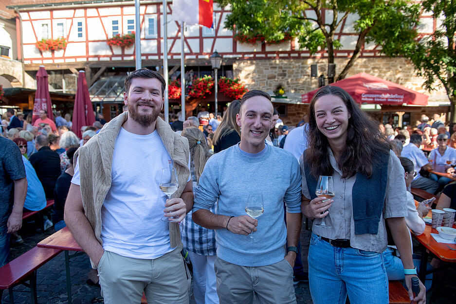Noch bis 25. August ist Besuchern beim Erlenbacher Weinfest rund um den Marktplatz viel geboten.