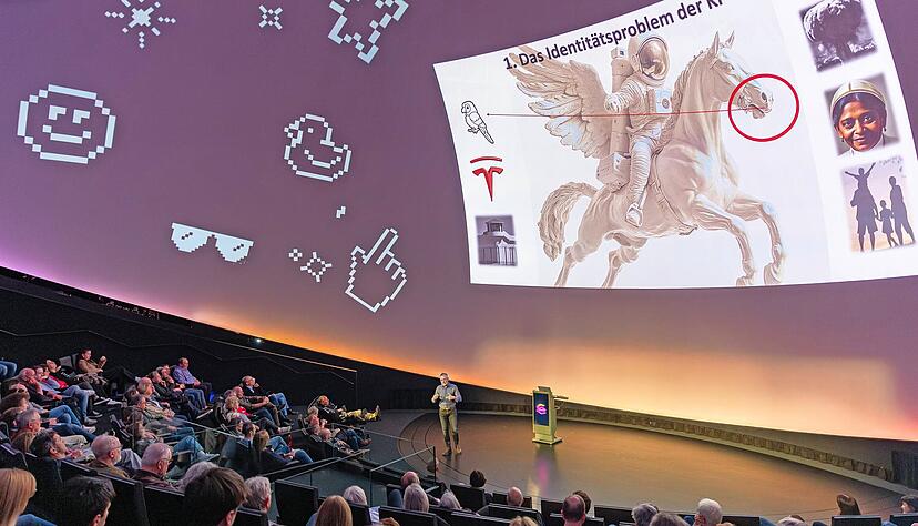 Eine Philosophie der Künstlichen Intelligenz: Roberto Simanowski über das Dilemma mit Sprachmaschinen im Science Dome Heilbronn der Experimenta. Eine Philosophie der Künstlichen Intelligenz: Roberto Simanowski über das Dilemma mit Sprachmaschinen im Science Dome Heilbronn der Experimenta.