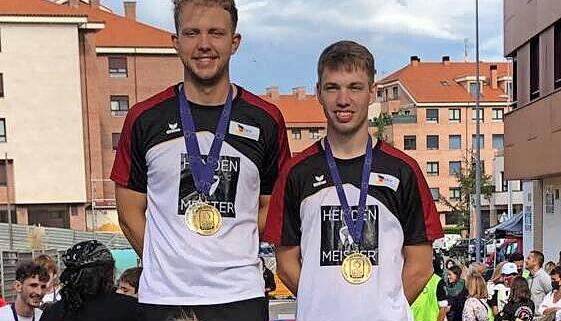 Elea B&ouml;rsig, Mona Sing, Sven Ortel und J&ouml;rg Bertsch (v.l.) mit EM-Gold.
Foto: privat