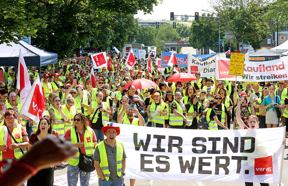 Verdi-Streik vor Kaufland-Zentrale in Neckarsulm
