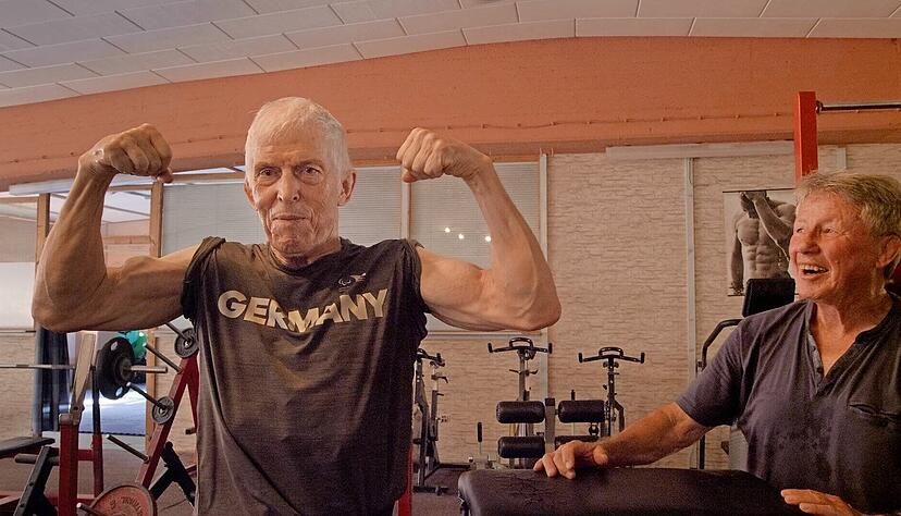 Fit sein im Alter ist ein Thema, das der Dokumentarfilm "Fitness California" behandelt. Im Mittelpunkt stehen auch Bernd Fleig (links) und Mario Sabatini.
Foto: Moving Ideas Fit sein im Alter ist ein Thema, das der Dokumentarfilm "Fitness California" behandelt. Im Mittelpunkt stehen auch Bernd Fleig (links) und Mario Sabatini.
Foto: Moving Ideas
