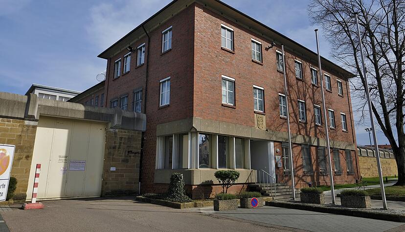 Vor gut einem Jahr hatten die Ermittlungen gegen einen Schmugglerring, der im Heilbronner Gefängnis tätig war, Fahrt aufgenommen. Foto: Mario Berger Vor gut einem Jahr hatten die Ermittlungen gegen einen Schmugglerring, der im Heilbronner Gefängnis tätig war, Fahrt aufgenommen. Foto: Mario Berger