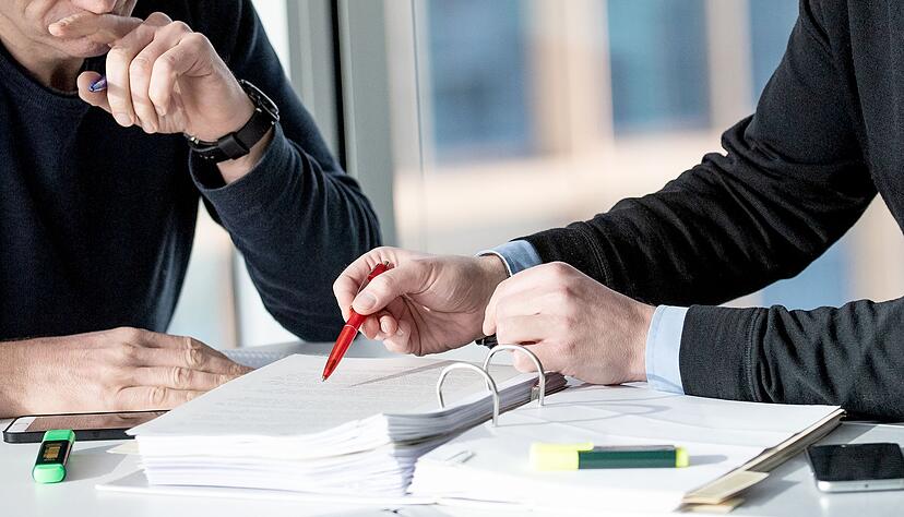 Wer merkt, dass die Versicherung nicht zahlt oder sich nicht meldet, sollte sich professionelle Hilfe an die Seite holen. Wer merkt, dass die Versicherung nicht zahlt oder sich nicht meldet, sollte sich professionelle Hilfe an die Seite holen.