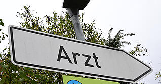 Die Sprache hat sich der Realität noch nicht angepasst. Medizin ist weiblich, deutlich mehr als die Hälfte der Studenten sind Frauen, in den Kliniken und Praxen liegt der Anteil bei knapp über 50 Prozent.