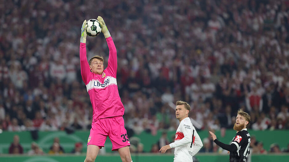 Alexander N&uuml;bel: Chancenlos beim 0:1, denn Eggestein spitzelte den Ball aus k&uuml;rzester Distanz noch am VfB-Keeper vorbei. Note: 3